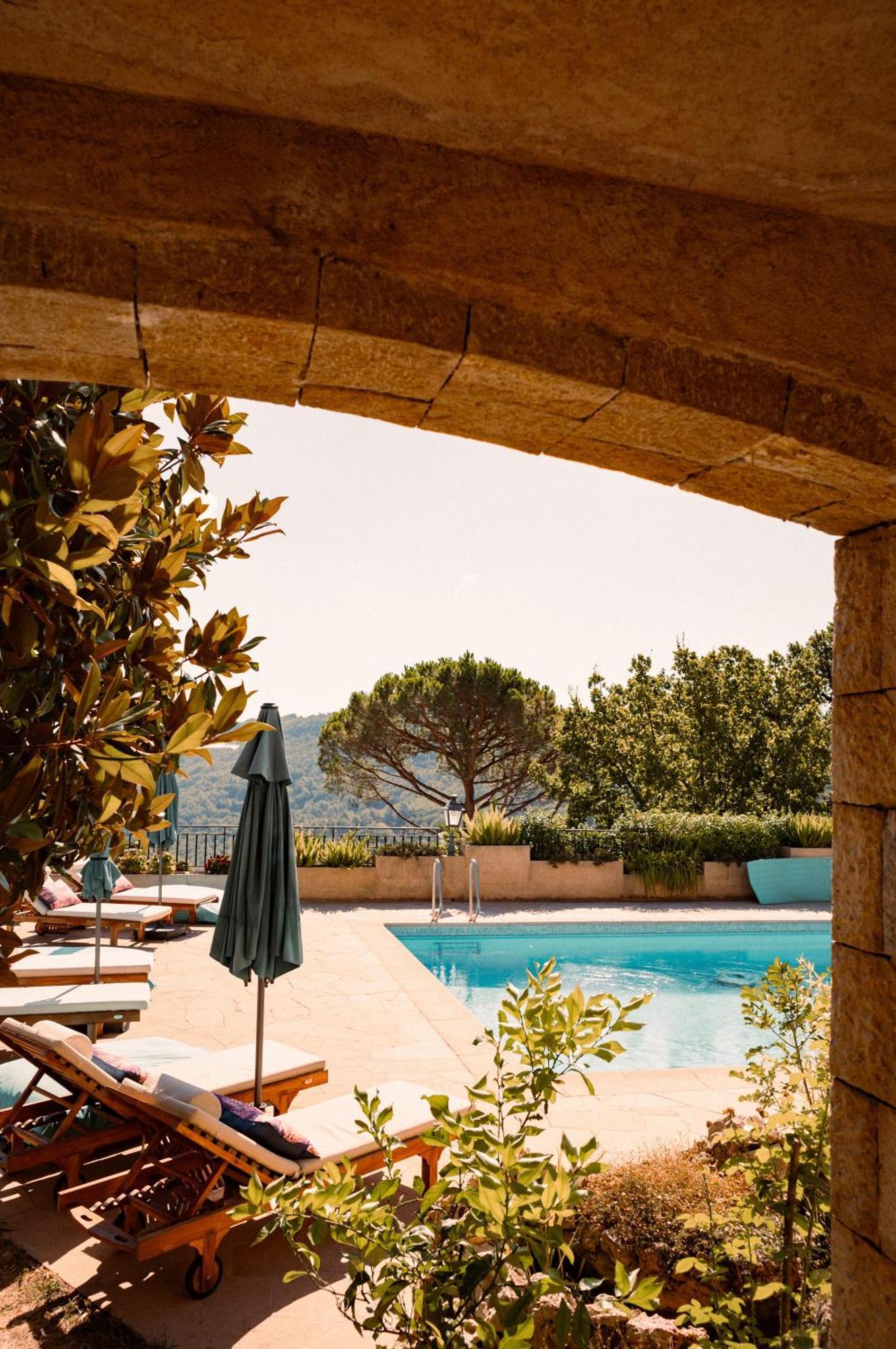 Loup Castel Boutique Hotel B&B Le Bar-sur-Loup Exteriör bild